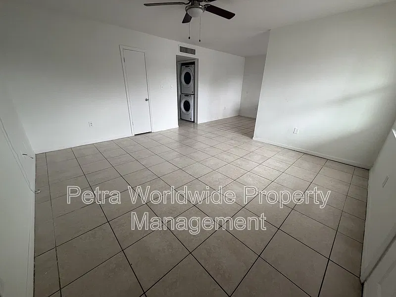 2 bed, 1.0 bath, 820 sqft, $1,200 — Photo 2
