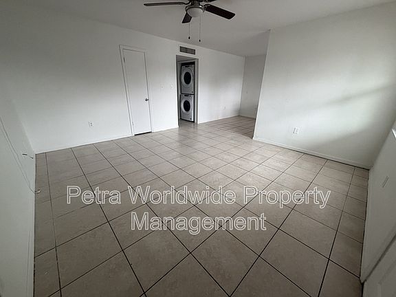 2nd image of 900 N Bay St #2