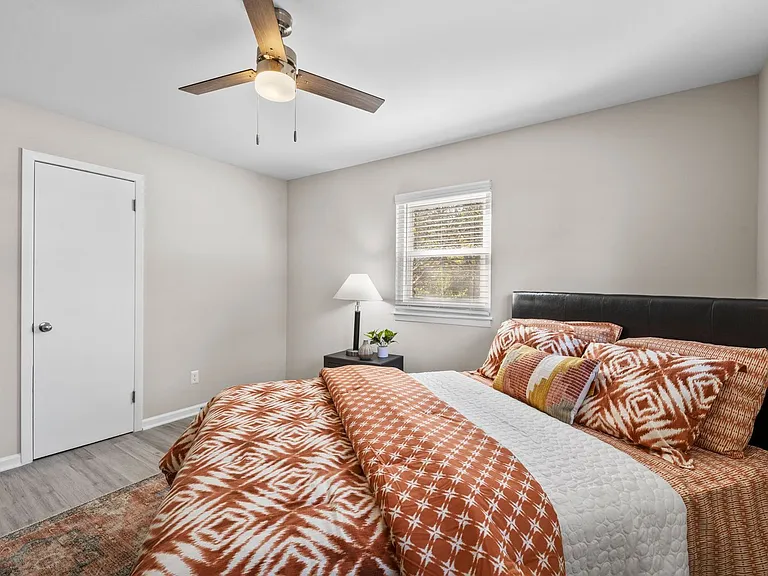 Longview Village Apartments — Photo 35