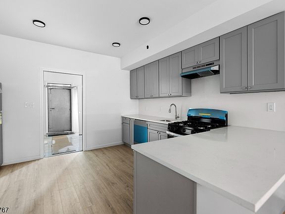 5th image of 43 Cortland St
