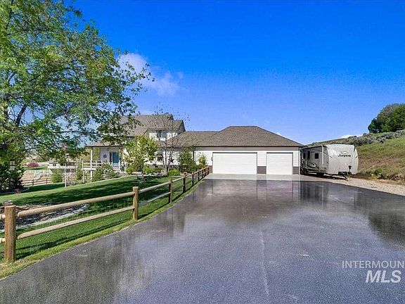 3rd image of 24440 Sparrow Ln