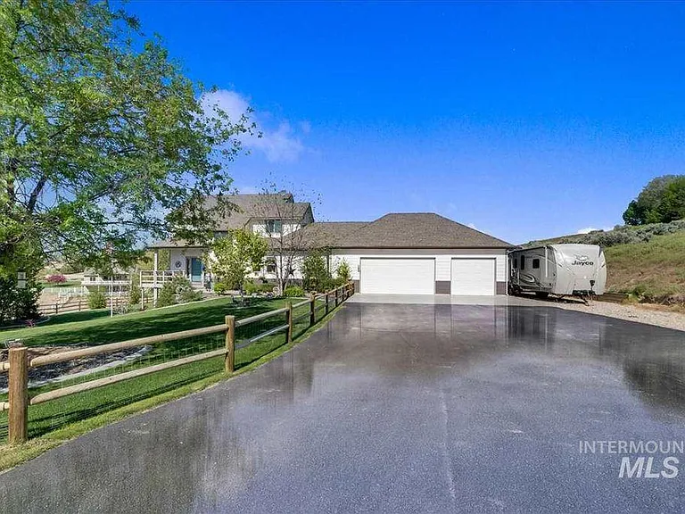 24440 Sparrow Rd — Photo 3