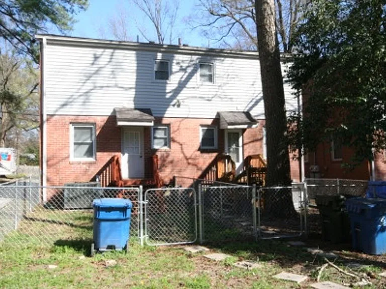 1409 Clarendon St #A — Photo 11
