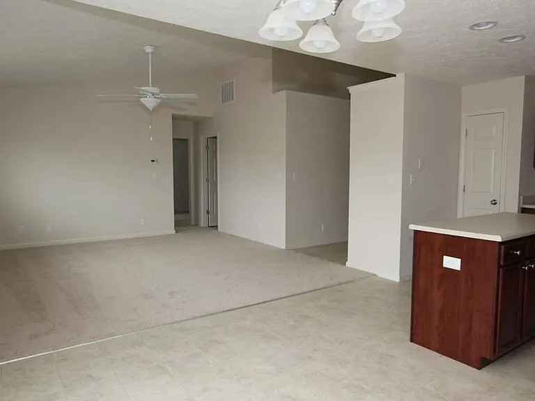 2425 Cushing Dr — Photo 7