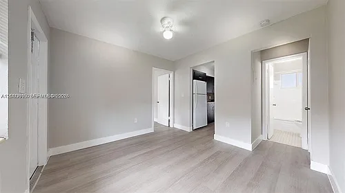 891 SW 5th St #4 Photo 1