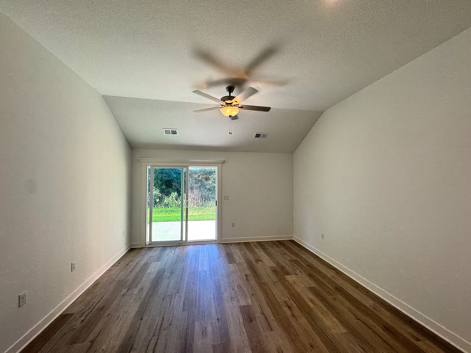 3 bed, $2,375 — Photo 4