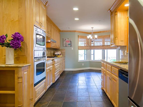 3rd image of 14924 Knollview Dr