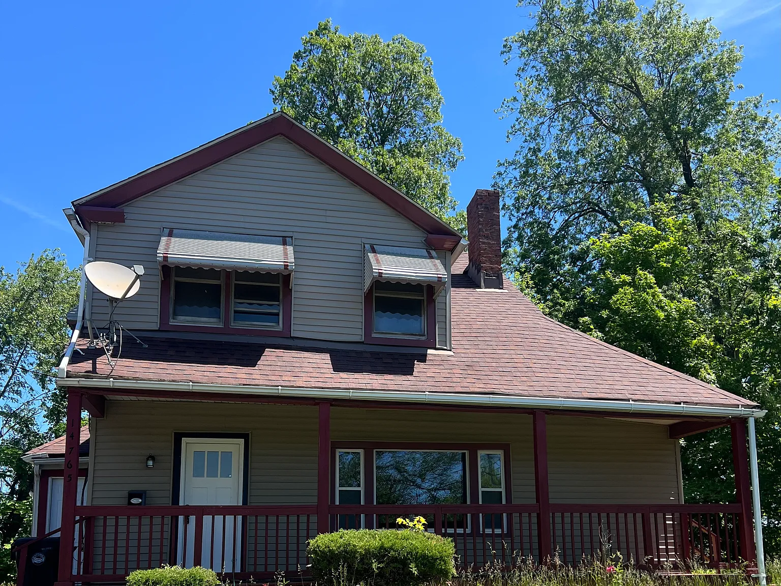 3 bed, 1.5 bath, 1370 sqft, $1,600 — Photo 1