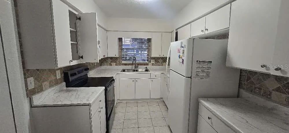 Building Photo - 401 Skylark Ln NW