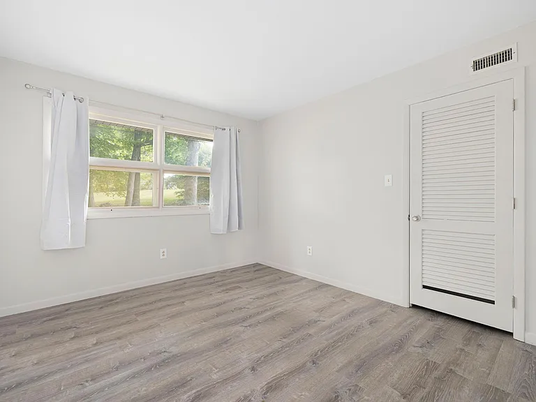 2209 King College Rd — Photo 12