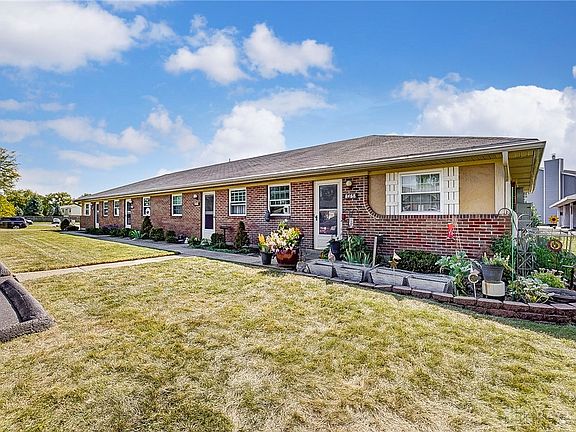 2nd image of 8462 Woodgrove Ct #8468