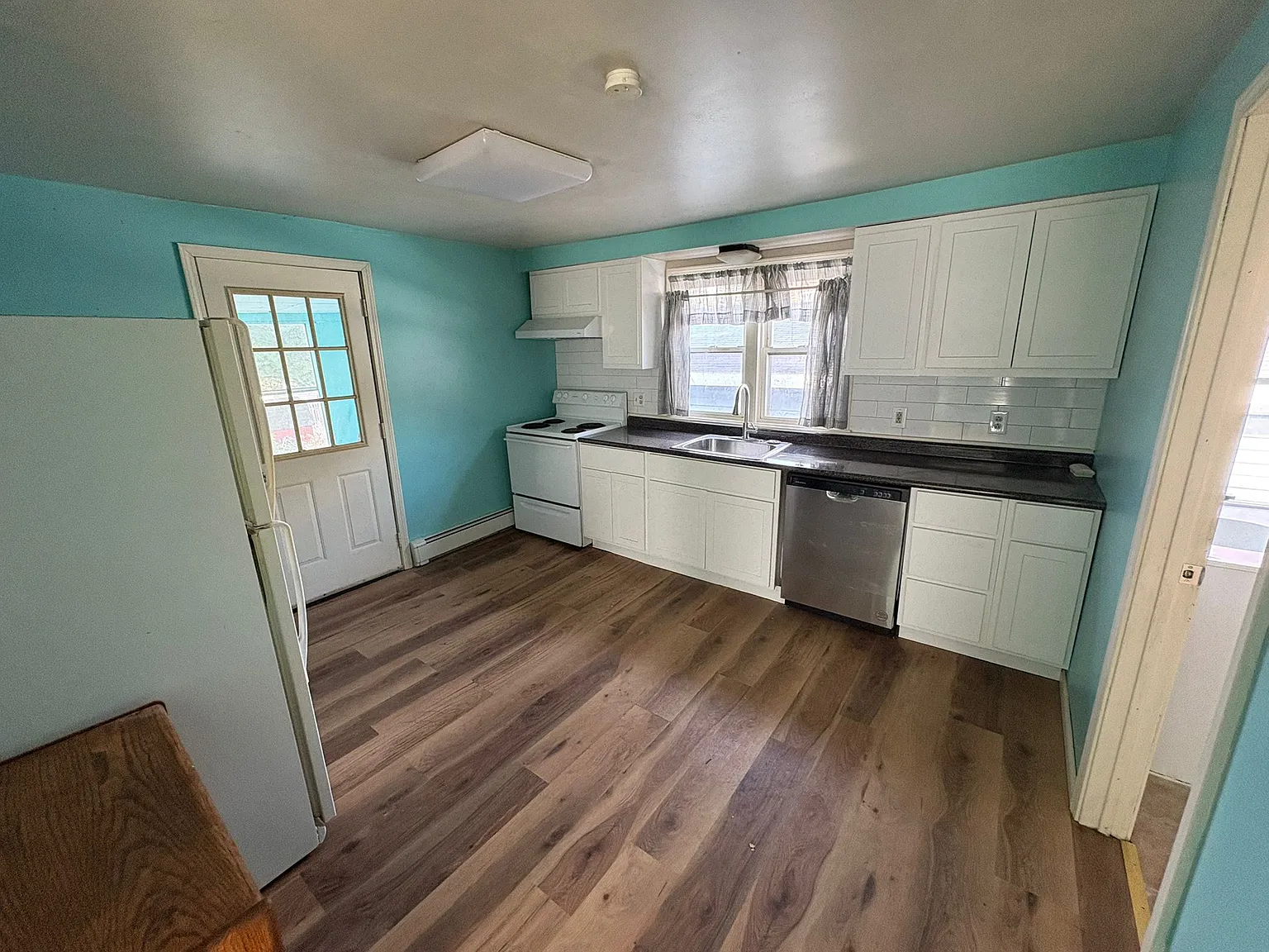 2 bed, 850 sqft, $1,350 — Photo 1