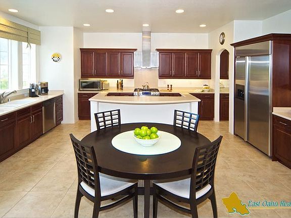 This beautifully designed, top-of-the-line kitchen is a cook's delight!
