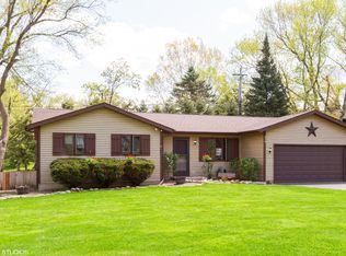 518 N Hill Rd, McHenry, IL 60051