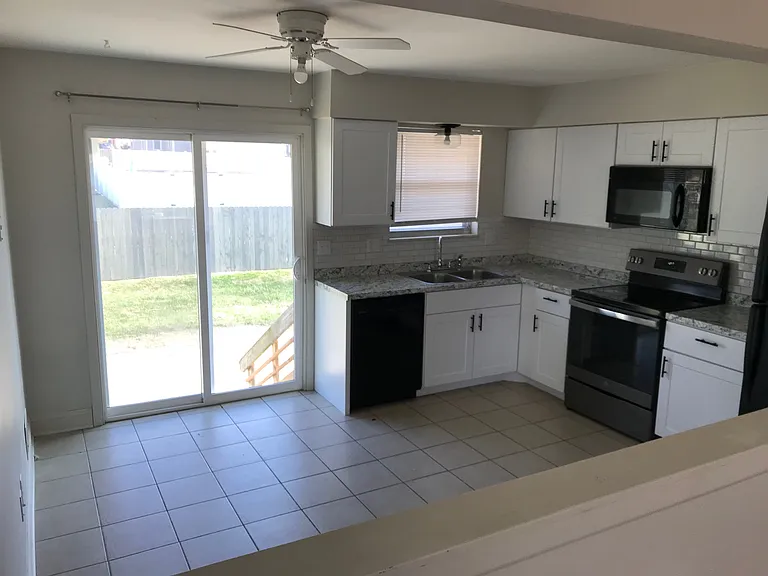 111 & 113 Spring Ct — Photo 3