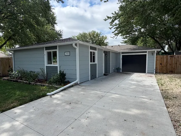 2421 Brook Ln, Manhattan, KS 66502