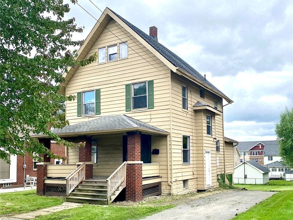 1st image of 440 Lawrence Ave