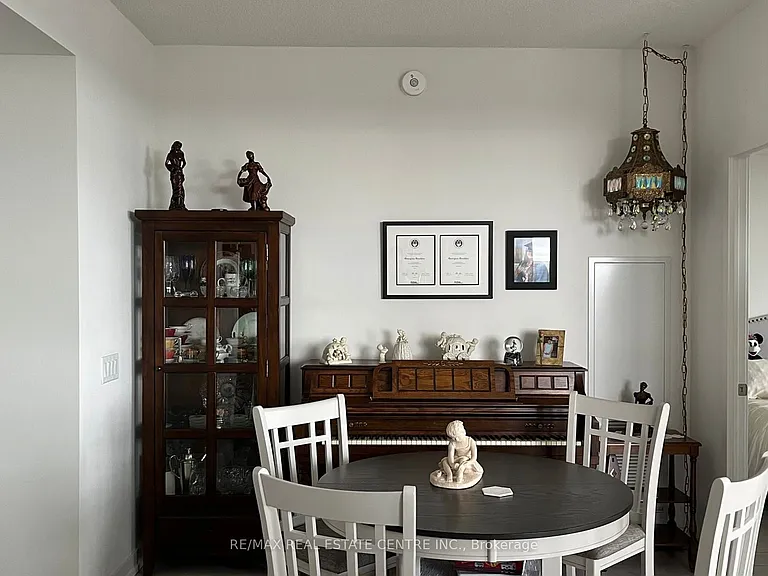 55 Duke St W #2008 — Photo 15