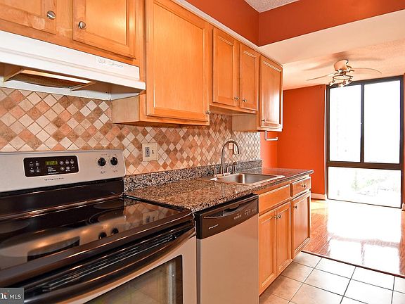 3rd image of 4500 S 4 Mile Run Dr APT 615