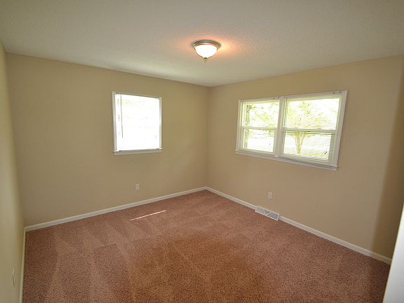5th image of 136 Roseman Ln