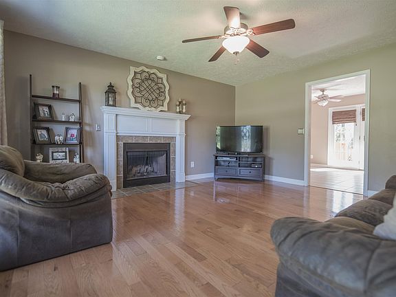 5th image of 1079 Dellrose Dr