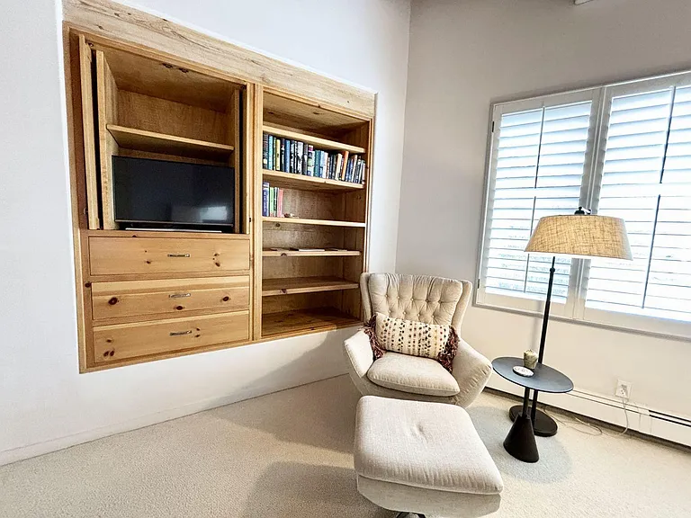 701 E Alameda St — Photo 18