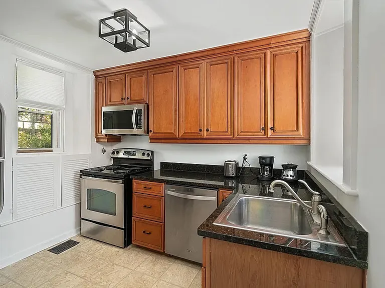 77 Coggeshall Ave #B — Photo 5