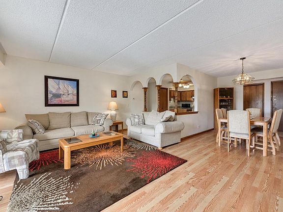 4th image of 6433 W Belle Plaine Ave