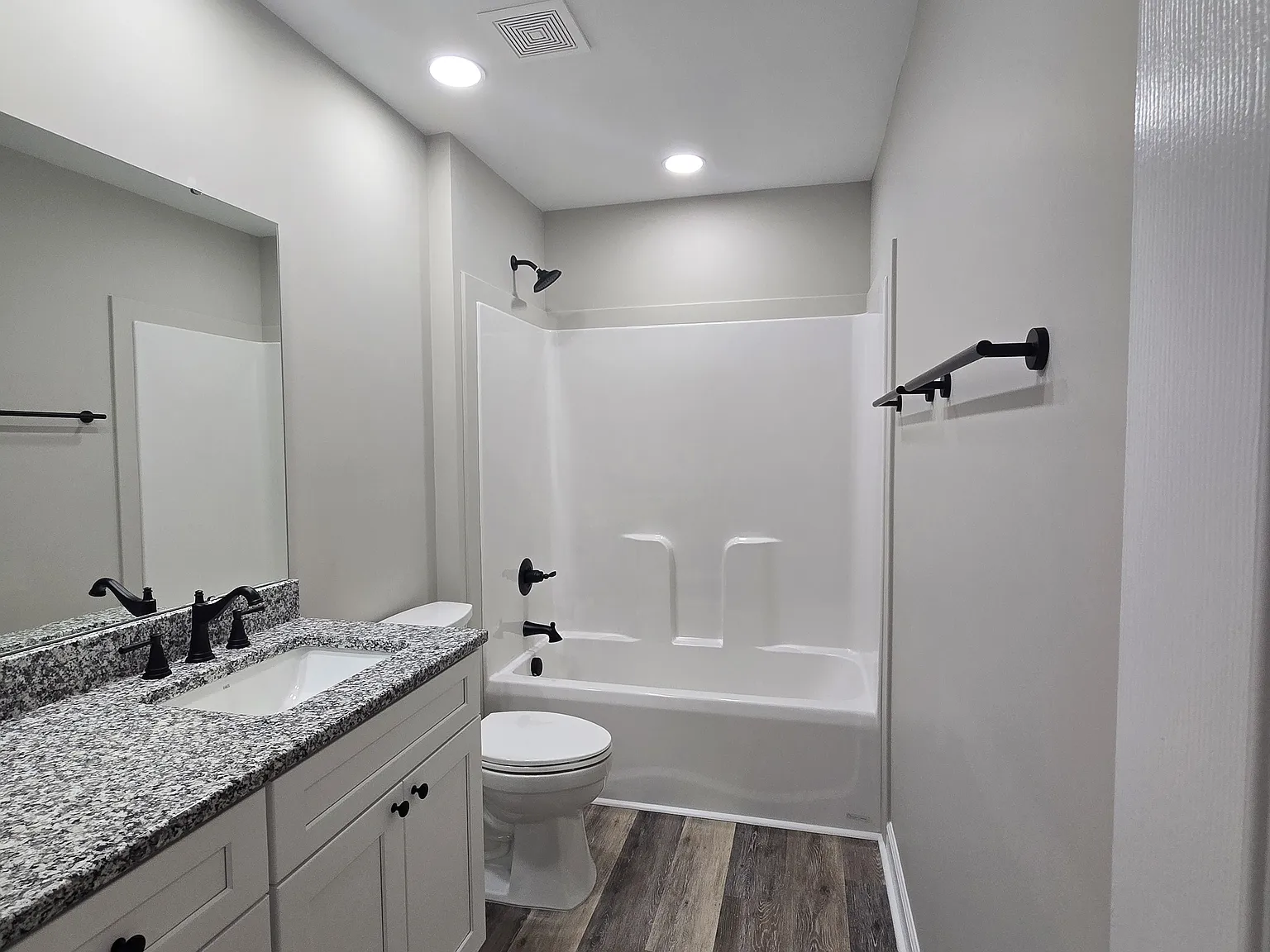 3 bed, 1215 sqft, $1,850 — Photo 3