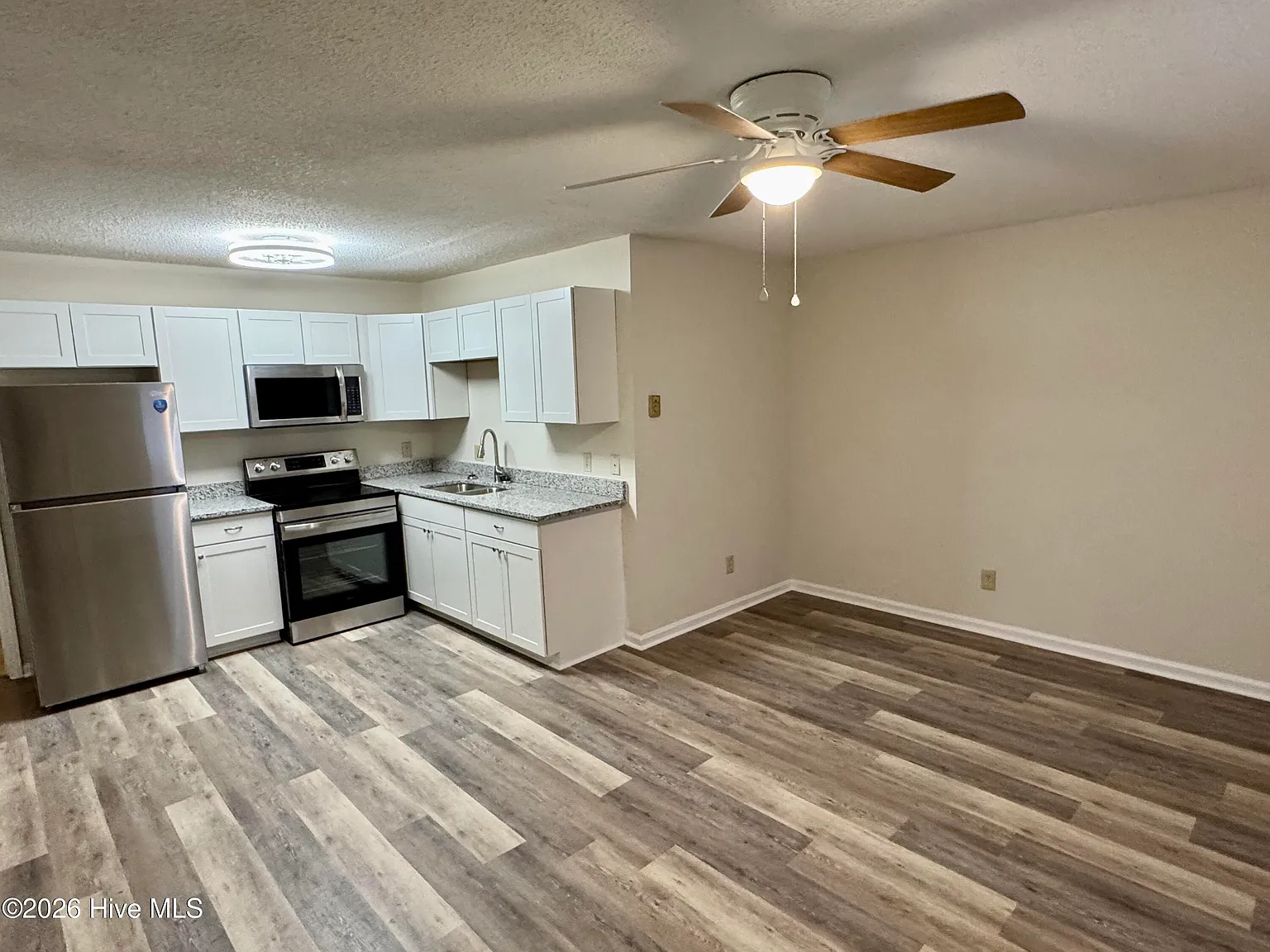 1 bed, 1.0 bath, $699 — Photo 2