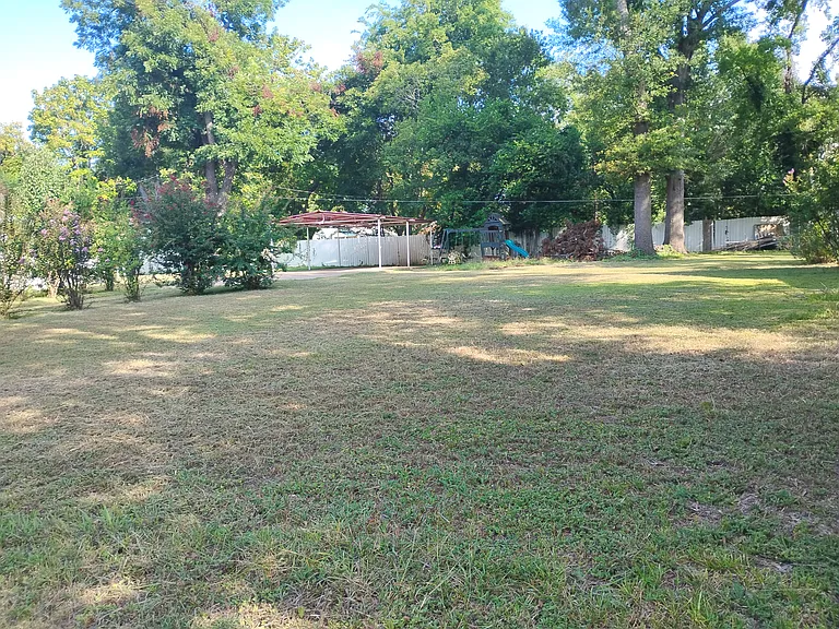 817 Louisiana St — Photo 4
