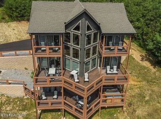 1225 Hemlock Dr, Gatlinburg, TN 37738