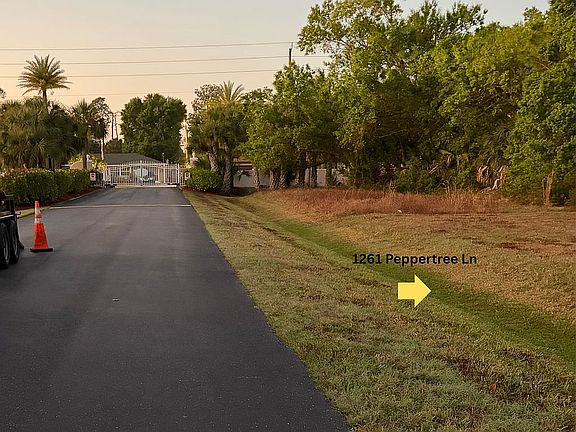 3rd image of 1261 Peppertree Ln