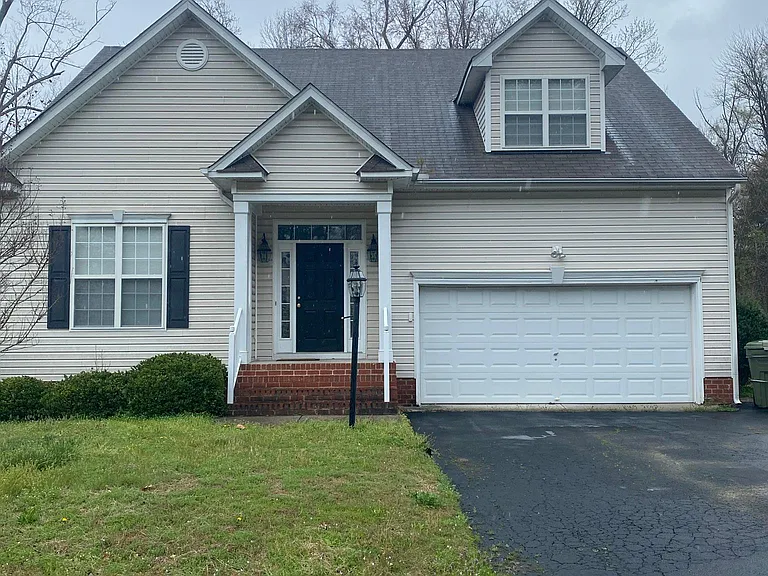 102 Cabells Ct — Photo 1