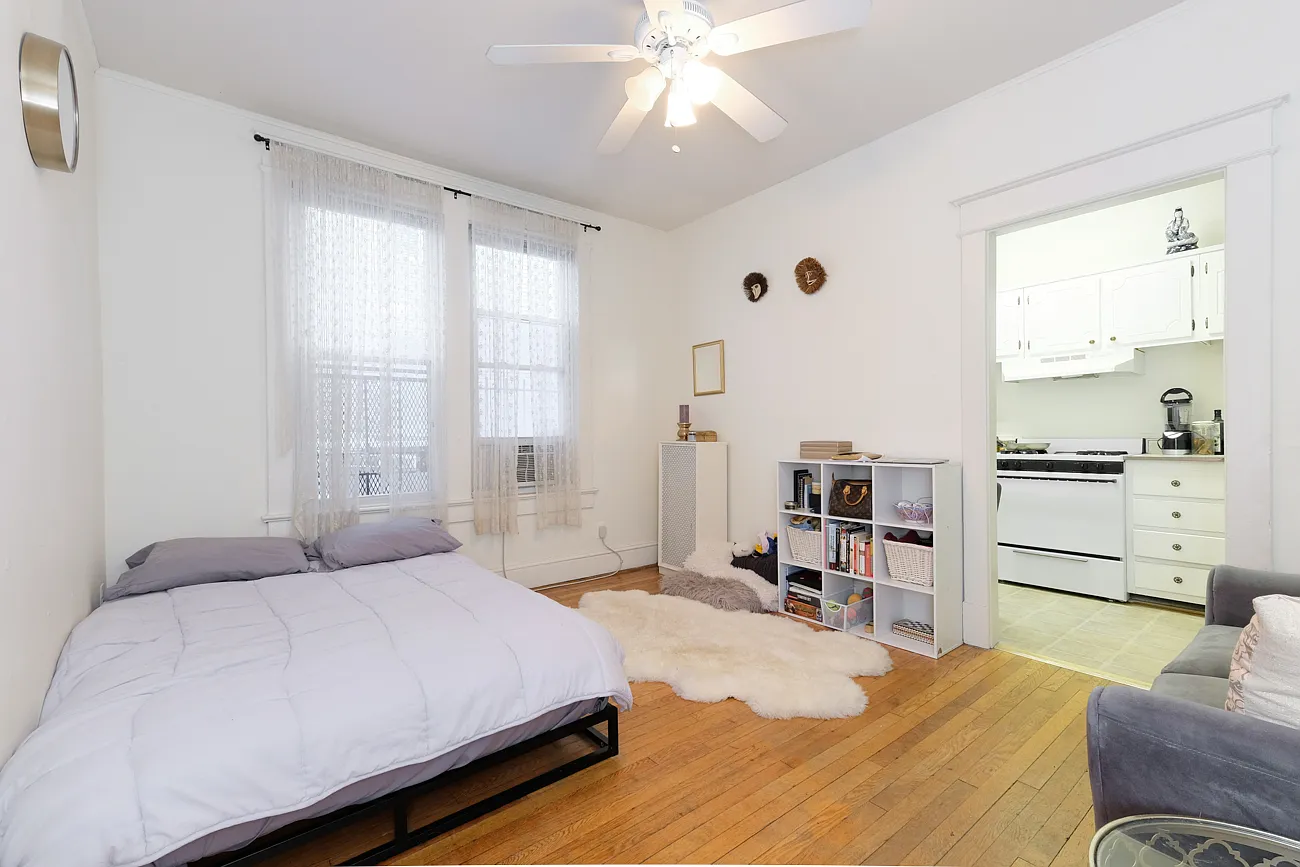 Charming Capitol Hill studio — Photo 1
