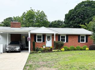 6034 Farmington St, Fayetteville, NC 28314