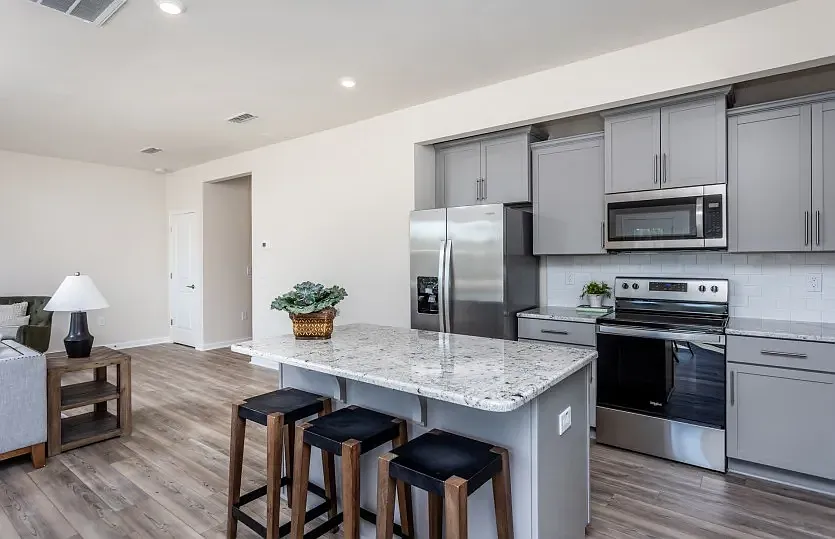 3 bed, 1923 sqft, $1,999 — Photo 3