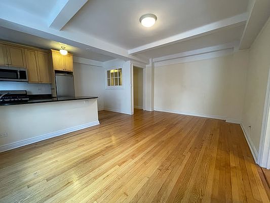 1st image of 25 E 10th St APT 7E
