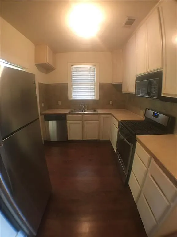 5 bed, 1288 sqft, $4,200 — Photo 3