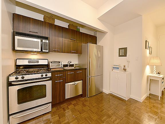 3rd image of 67 Wall St APT 6D