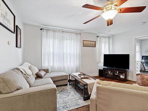 3rd image of 1073 Northwest Blvd #2