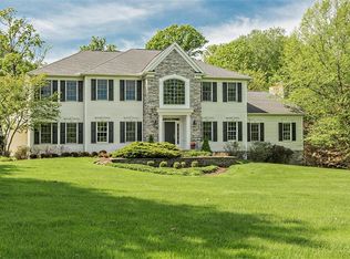 8265 Woodberry Blvd, Chagrin Falls, OH 44023