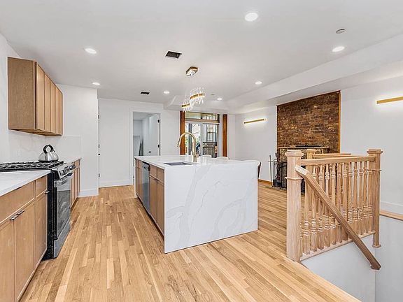 2nd image of 132 W 119th St #1
