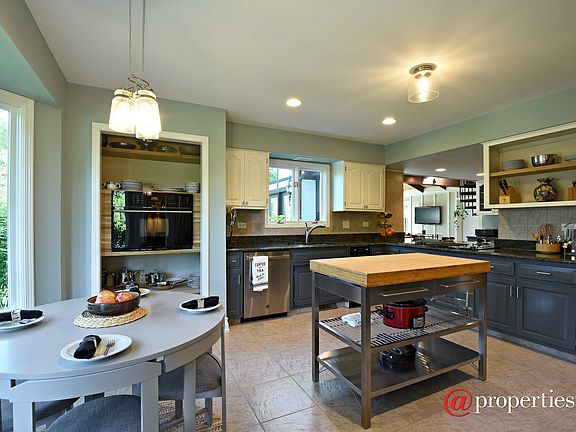 Kitchen / Breakfast Room