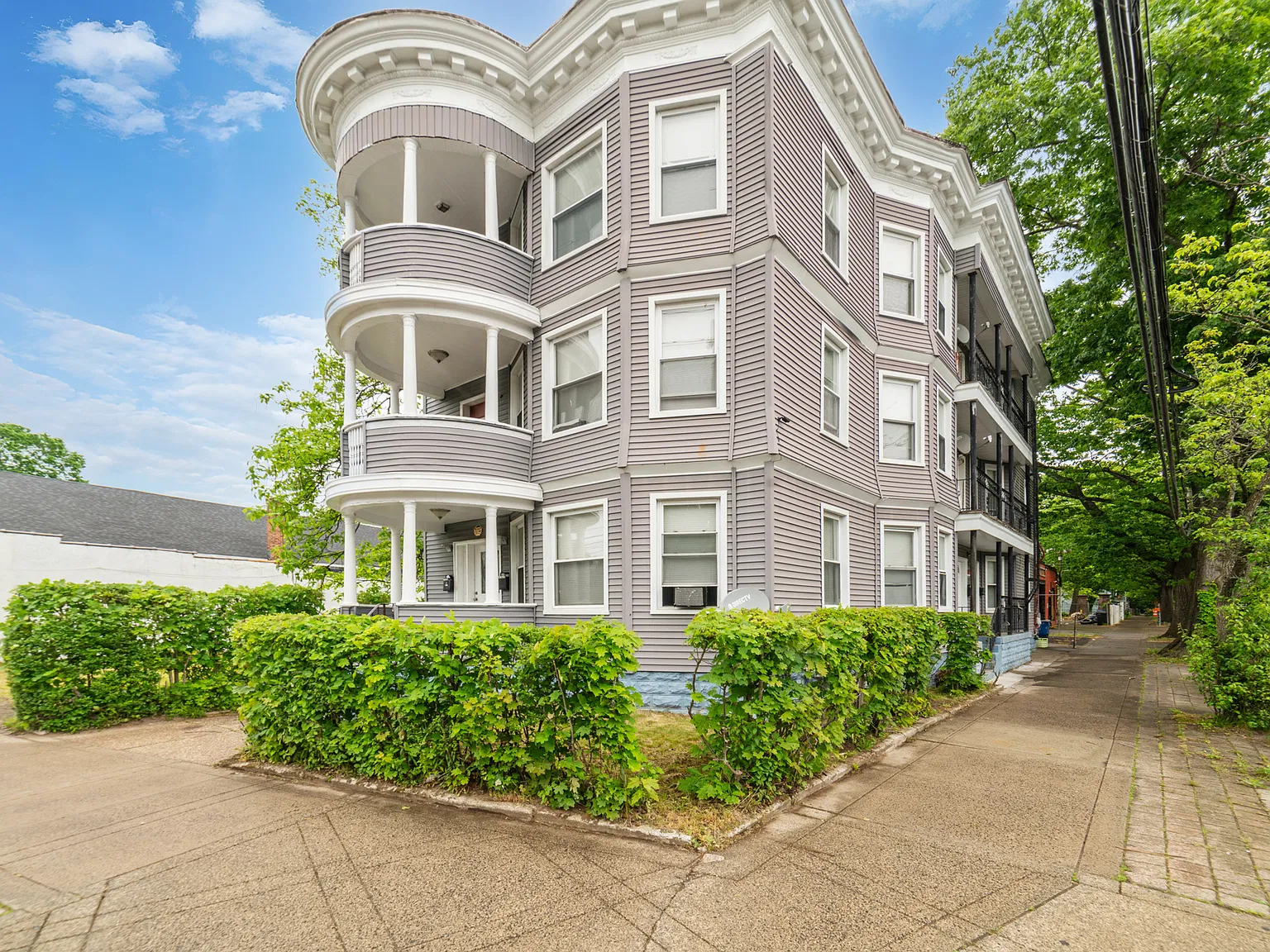 705 Dixwell Ave — Photo 1