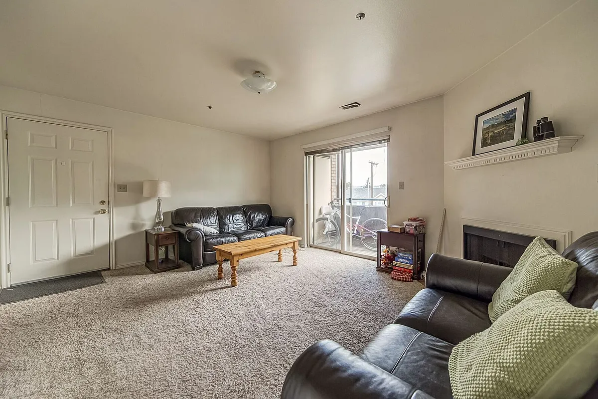 Building Photo - 267 E 500 N #63