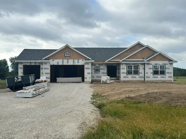 10247 E Shagbark Ln, Rochelle, IL 61068