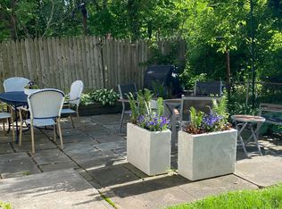 2220 40th Pl NW APT 2, Washington, DC 20007