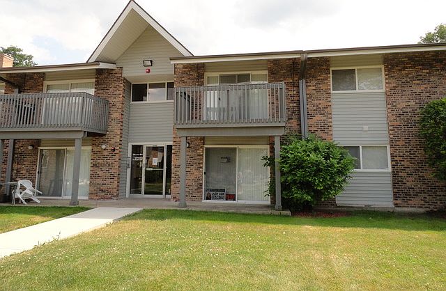 1st image of 16W543 Mockingbird Ln APT 106