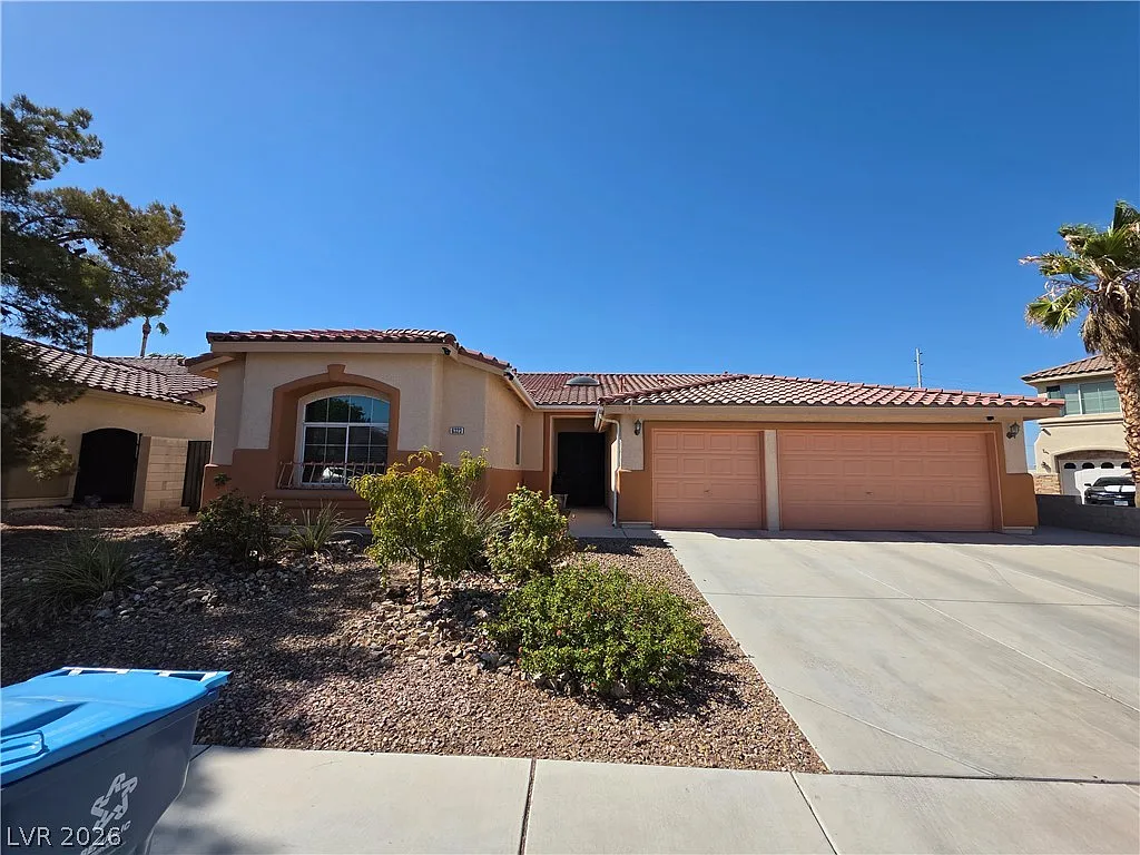 3 bed, 3.5 bath, 2495 sqft, $2,750 — Photo 3